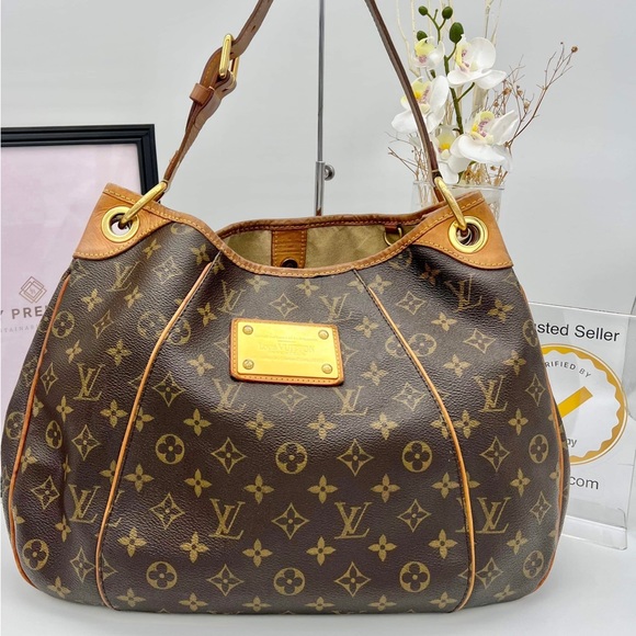Louis Vuitton Handbags - Louis vuitton galleria PM (read description)